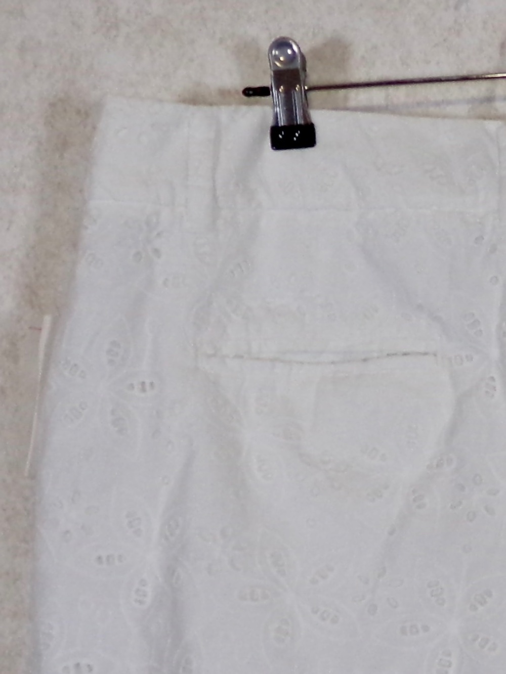 NWT Crown & Ivy Shelby Embroidered, Scalloped Hem 4 Pocket White Shorts Size 6 - Picture 9 of 16